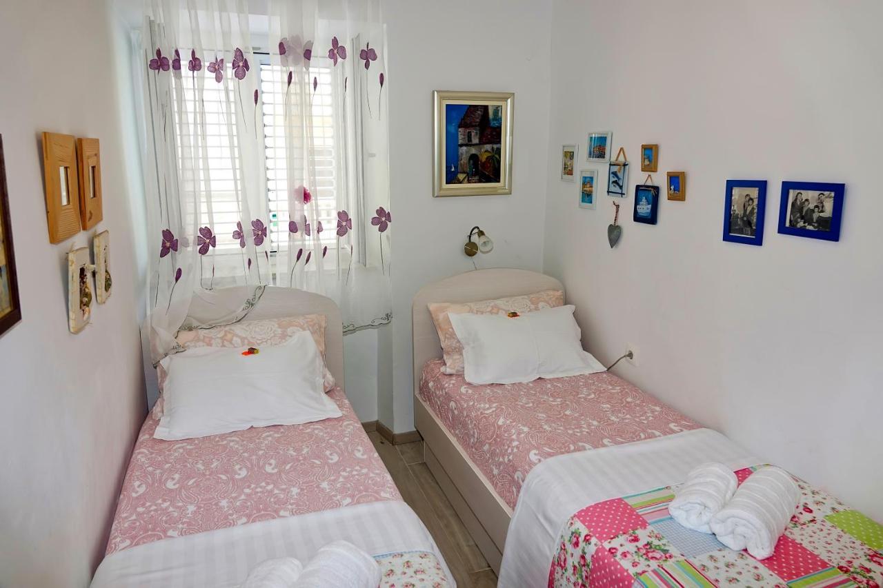 Two-Bedroom Apartment In The Centre Makarska Exterior foto