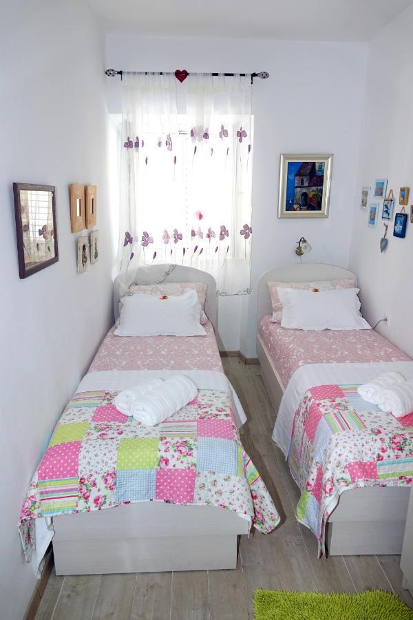 Two-Bedroom Apartment In The Centre Makarska Exterior foto